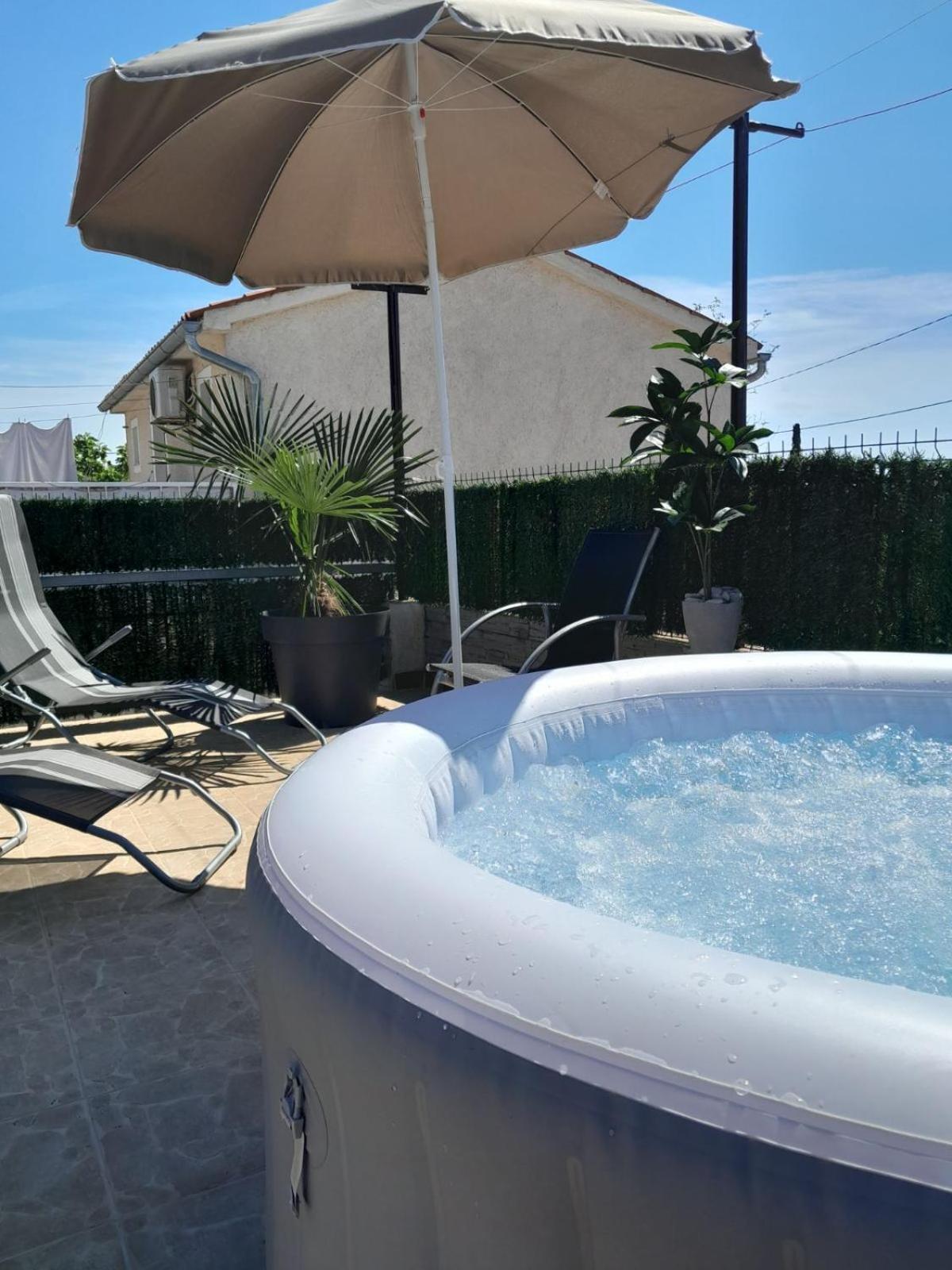 Apartment Mila With Jacuzzi Spa Pola Esterno foto